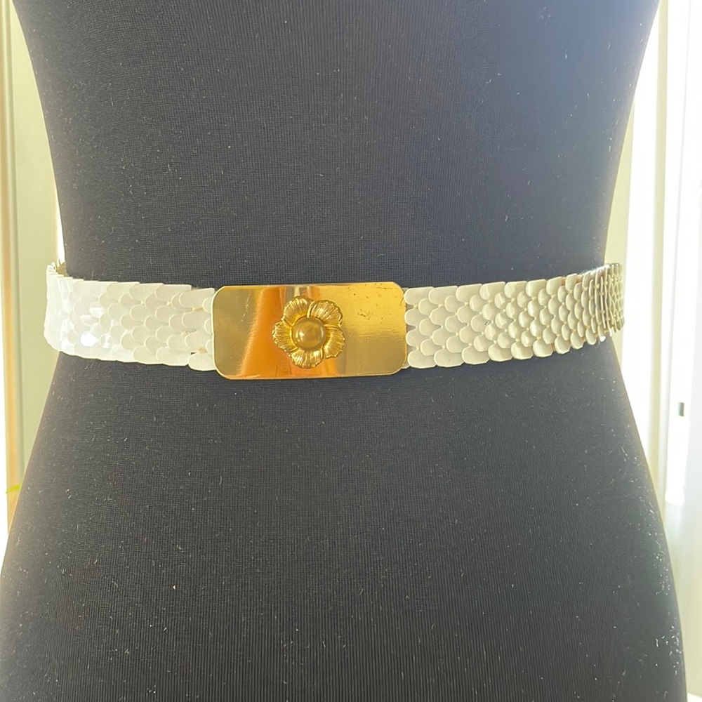 Vintage/retro White elastic belt